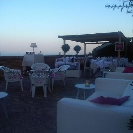 Castello - Solo Pernotto Hotel คูปรา มาริตติมา ภายนอก รูปภาพ
